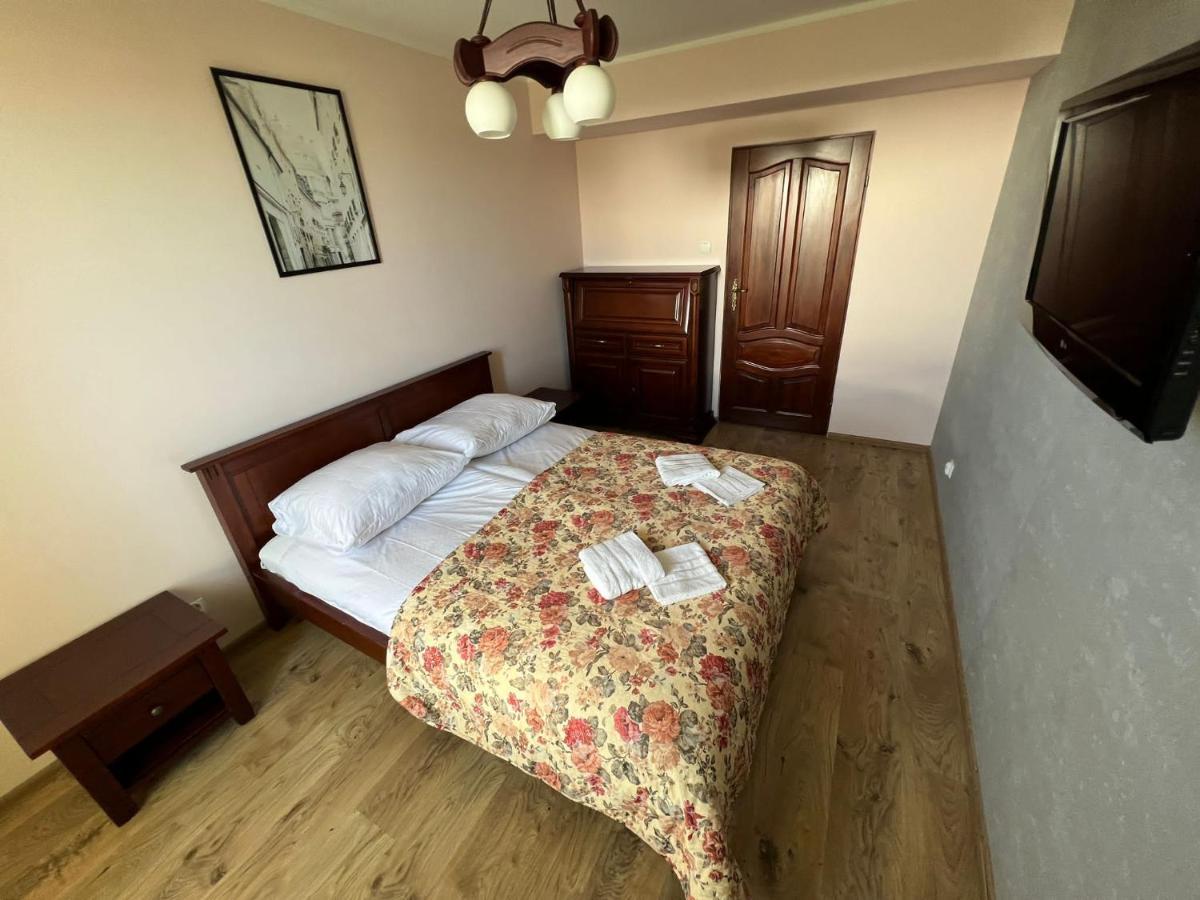 Cozy Close To & Airport Apartment